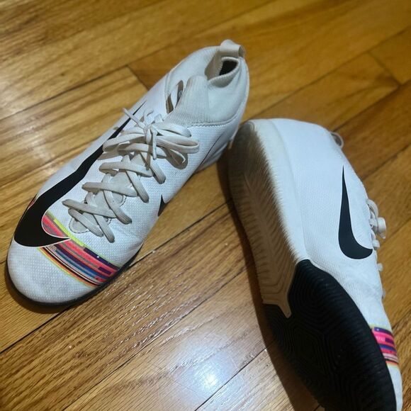 Nike White and Black Sneakers with Multicolor Accents - Picture 2 of 7